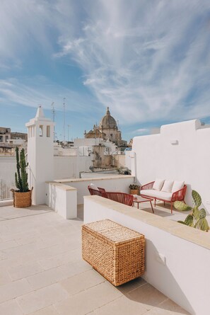 Exclusief appartement, 1 kingsize bed met slaapbank | Terras