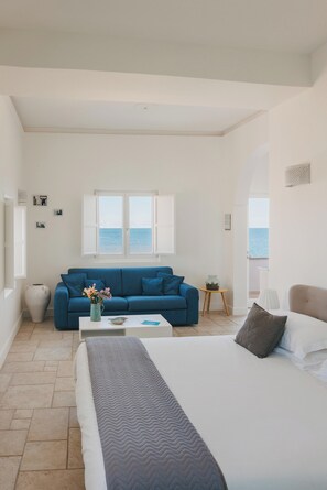 Exclusief appartement, uitzicht op zee | Lakens van Egyptisch katoen, luxe beddengoed, donsdekens, een minibar
