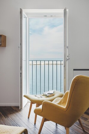 全景公寓, 廚房, 海景 | 埃及棉床單、高級寢具、羽絨被、迷你吧