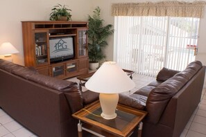 Living area - Leslie's Highgate Park Villa 5 Bedroom IPG Florida (Davenport)