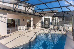 Outdoor pool - Leslie's Highgate Park Villa 5 Bedroom IPG Florida (Davenport)