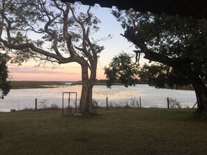 Depan hartanah - siang/malam