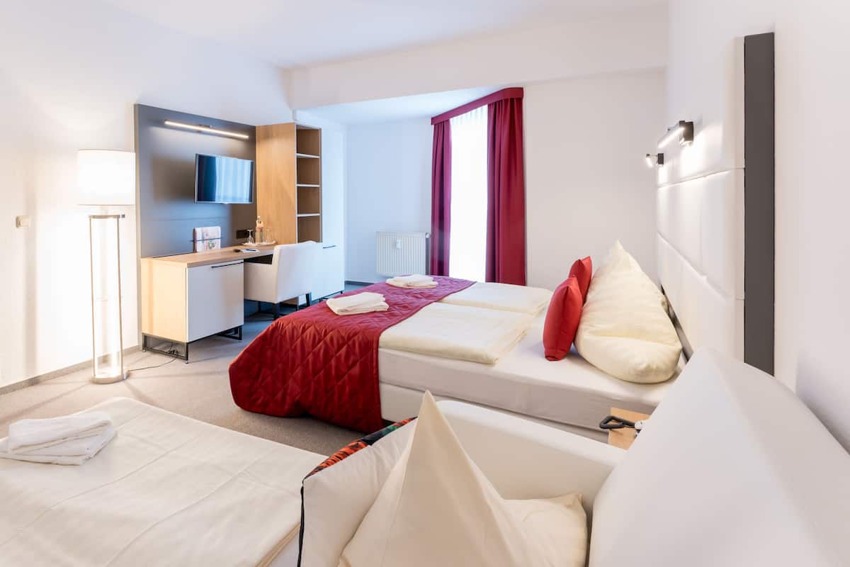triple room | 1 bedroom, hypo-allergenic bedding, in-room safe, individually decorated