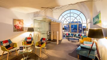 Coin salon dans le hall