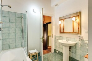 Double or Twin Room, Private Bathroom | Bathroom - Locanda della Musica (Florence)