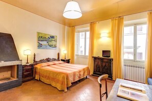 In-room safe, desk, rollaway beds, free WiFi - Locanda della Musica (Florence)