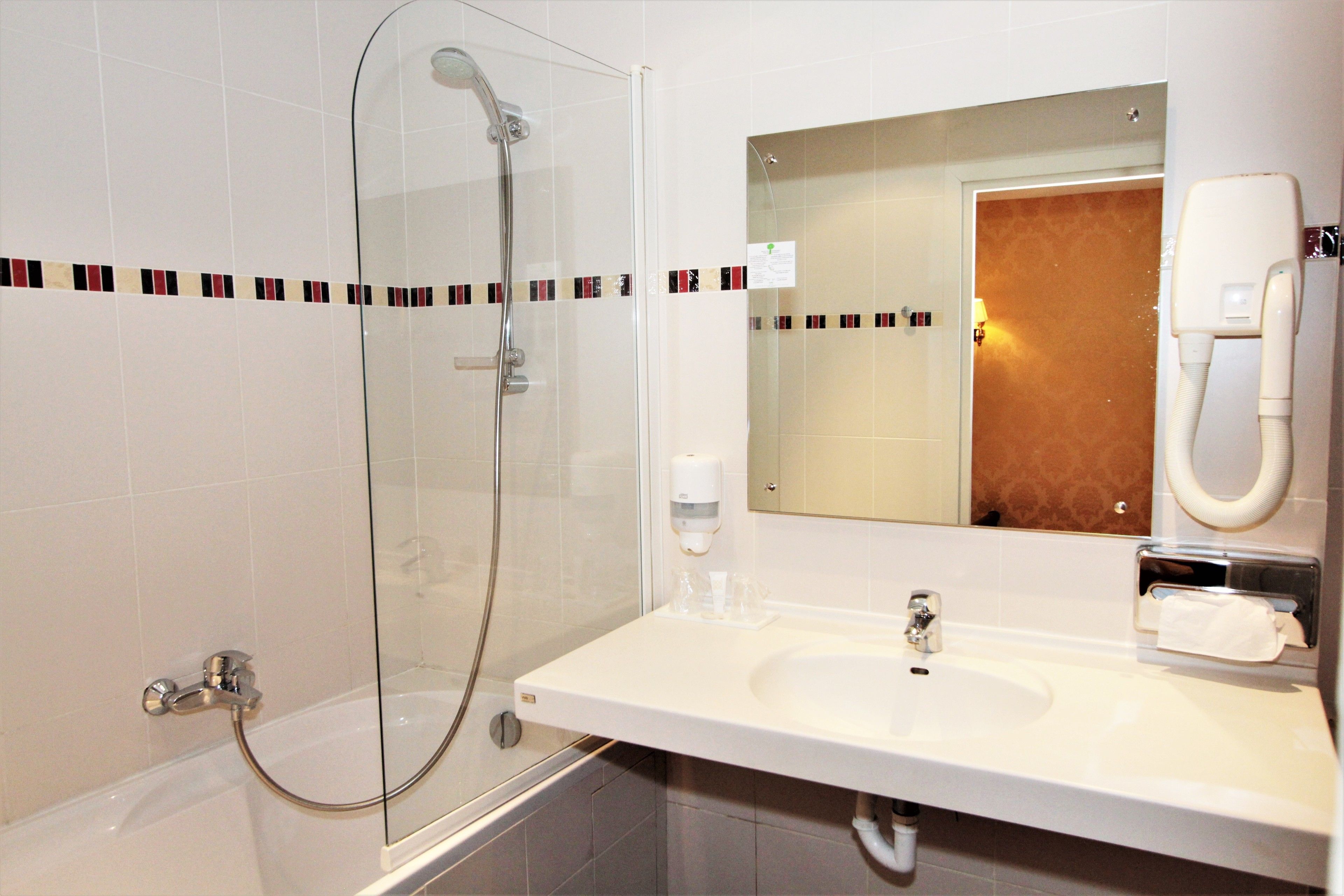 family room | bathroom | free toiletries, hair dryer, towels, soap