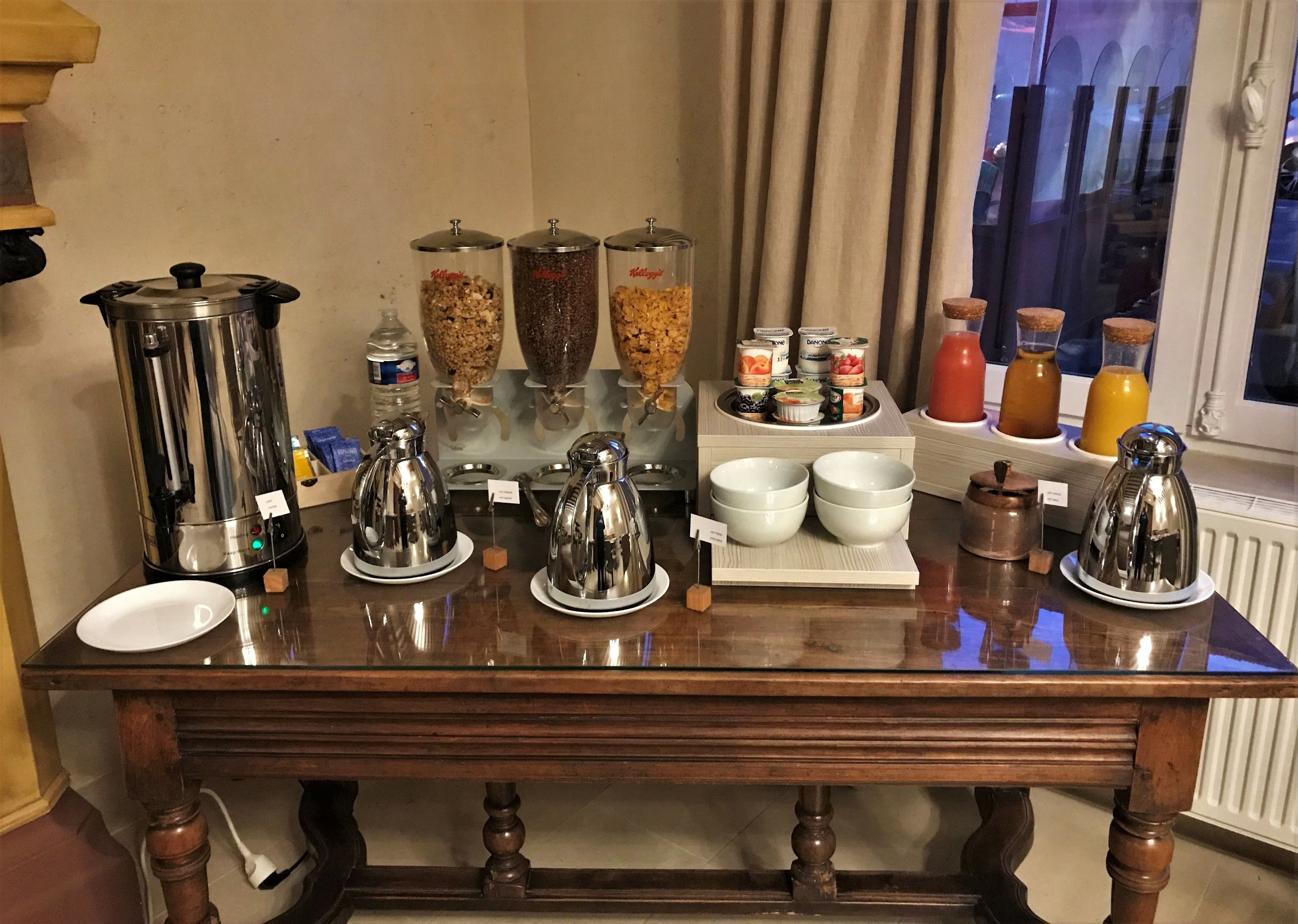 daily buffet breakfast (eur 10 per person)