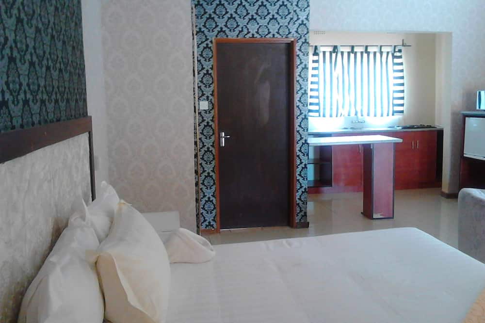 Pacific Conqueror Self Catering Units — hotel in Disaneng, Maun BW, 2745