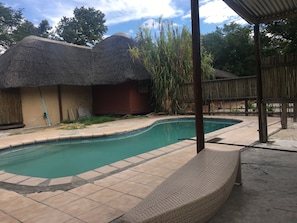Outdoor pool - Luxury Wild Inn (Maun)