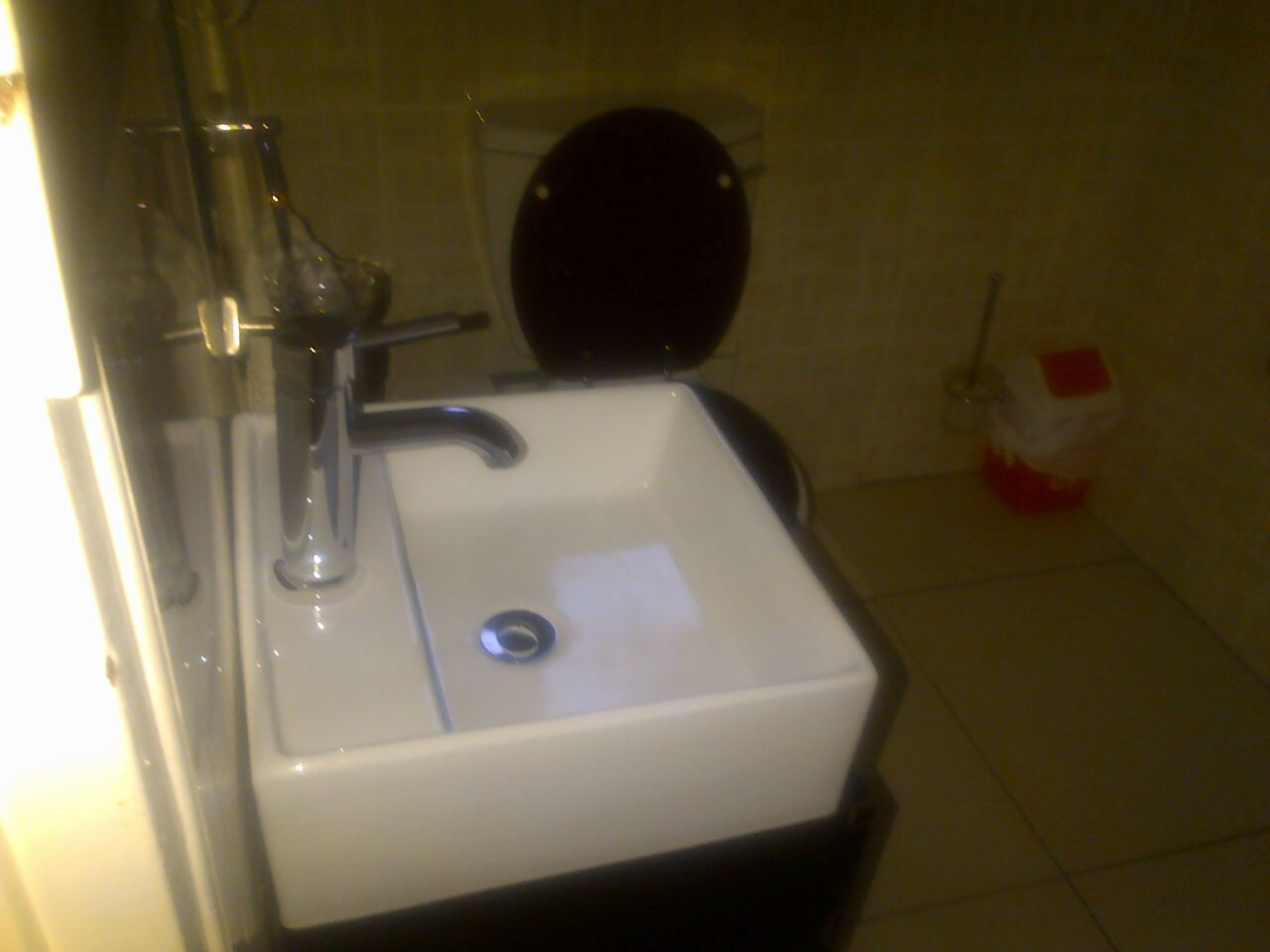 Wastafel kamar mandi