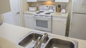Private kitchen - Martha's Windsor Palms Condo 2 Bedroom IPG Florida (Kissimmee)
