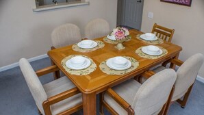 In-room dining - Martha's Windsor Palms Condo 2 Bedroom IPG Florida (Kissimmee)