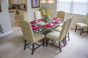 In-room dining - Stephen's Highlands Reserve Villa 5 Bedroom IPG Florida (Davenport)
