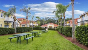 BBQ/picnic Area - Bill's Lake Berkley Townhouse 3 Bedroom IPG Florida (Kissimmee)