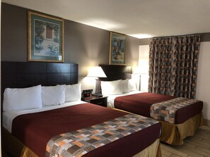 Premium bedding, desk, free WiFi, bed sheets - Sun Coast Inn (Englewood)