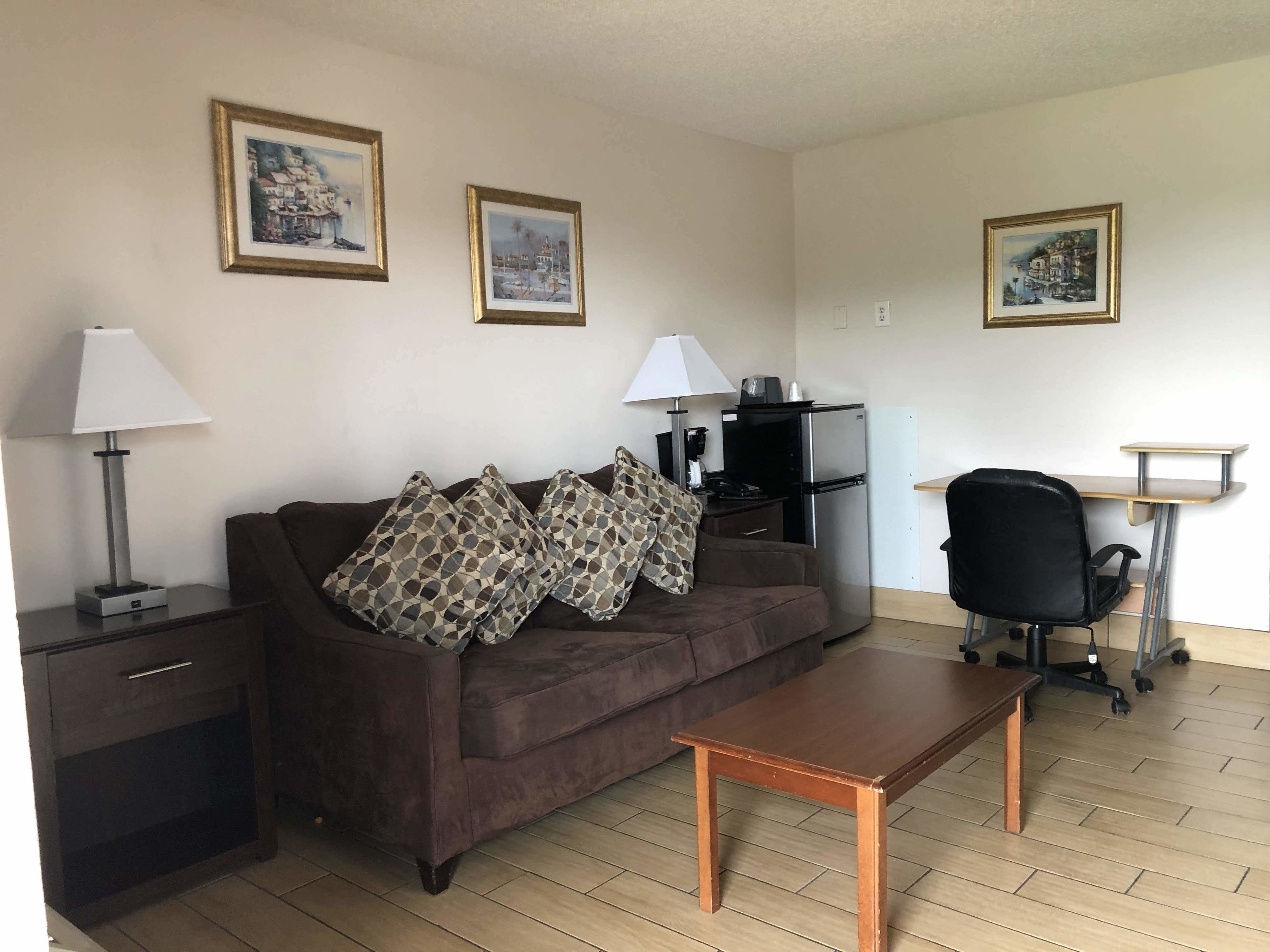 Deluxe Suite, 1 King Bed with Sofa bed | Living area | Flat-screen TV