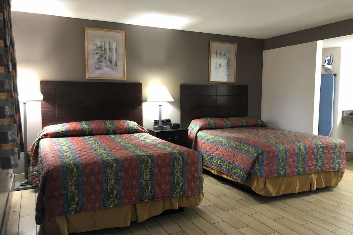 Ropa de cama de alta calidad, escritorio, wifi gratis y ropa de cama