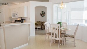 In-room dining - Alan s Westridge Villa 5 Bedroom IPG Florida (Davenport)
