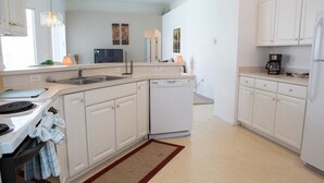 Coffee/tea maker, microwave - Alan s Westridge Villa 5 Bedroom IPG Florida (Davenport)