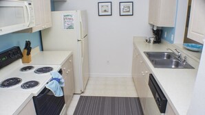 Private kitchen - Darrin's Windsor Palms Condo 3 Bedroom IPG Florida (Kissimmee)