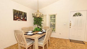 In-room dining - Kim's Highlands Reserve Villa 4 Bedroom IPG Florida (Davenport)