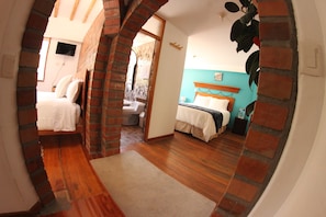 Suite panorámica, bañera | 1 dormitorio, wifi gratis, ropa de cama