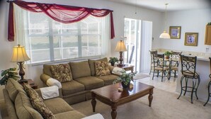 Living area - Kim's Legacy Park Villa 4 Bedroom IPG Florida (Davenport)