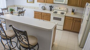 Coffee/tea maker, microwave - Kim's Legacy Park Villa 4 Bedroom IPG Florida (Davenport)
