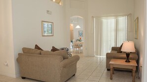Living area - Laura's Westridge Villa 4 Bedroom IPG Florida (Davenport)