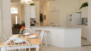 In-room dining - Laura's Westridge Villa 4 Bedroom IPG Florida (Davenport)