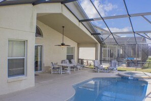 Indoor pool - Lynn's Highgate Park Villa 4 Bedroom IPG Florida (Davenport)