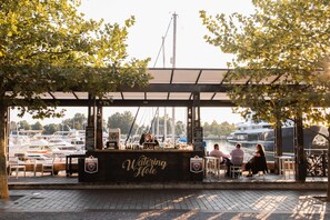 3 bares, bar en la azotea