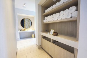 Body treatments, aromatherapy, hot stone massages, deep-tissue massages - InterContinental Washington D.C. - The Wharf by IHG (Washington)