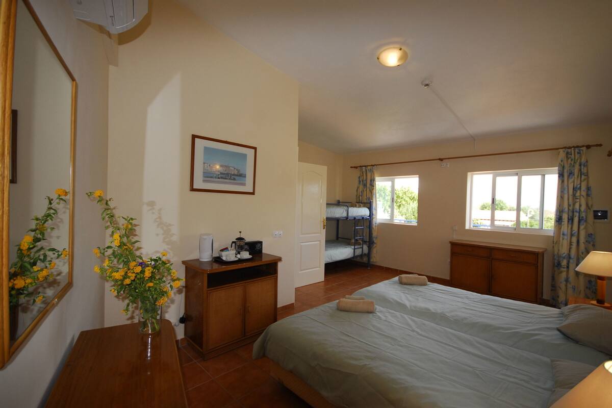 in-room safe, desk, free wifi, bed sheets