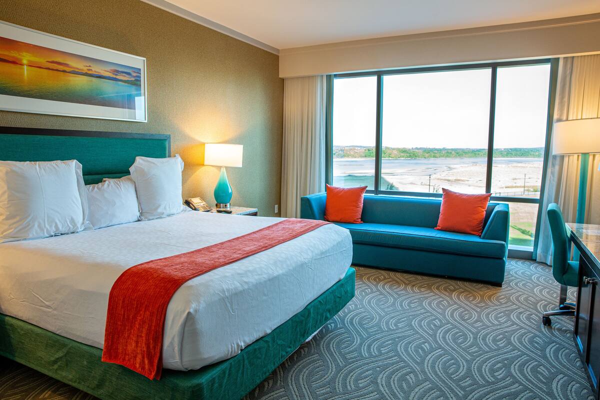 hypo-allergenic bedding, desk, iron/ironing board, free wifi