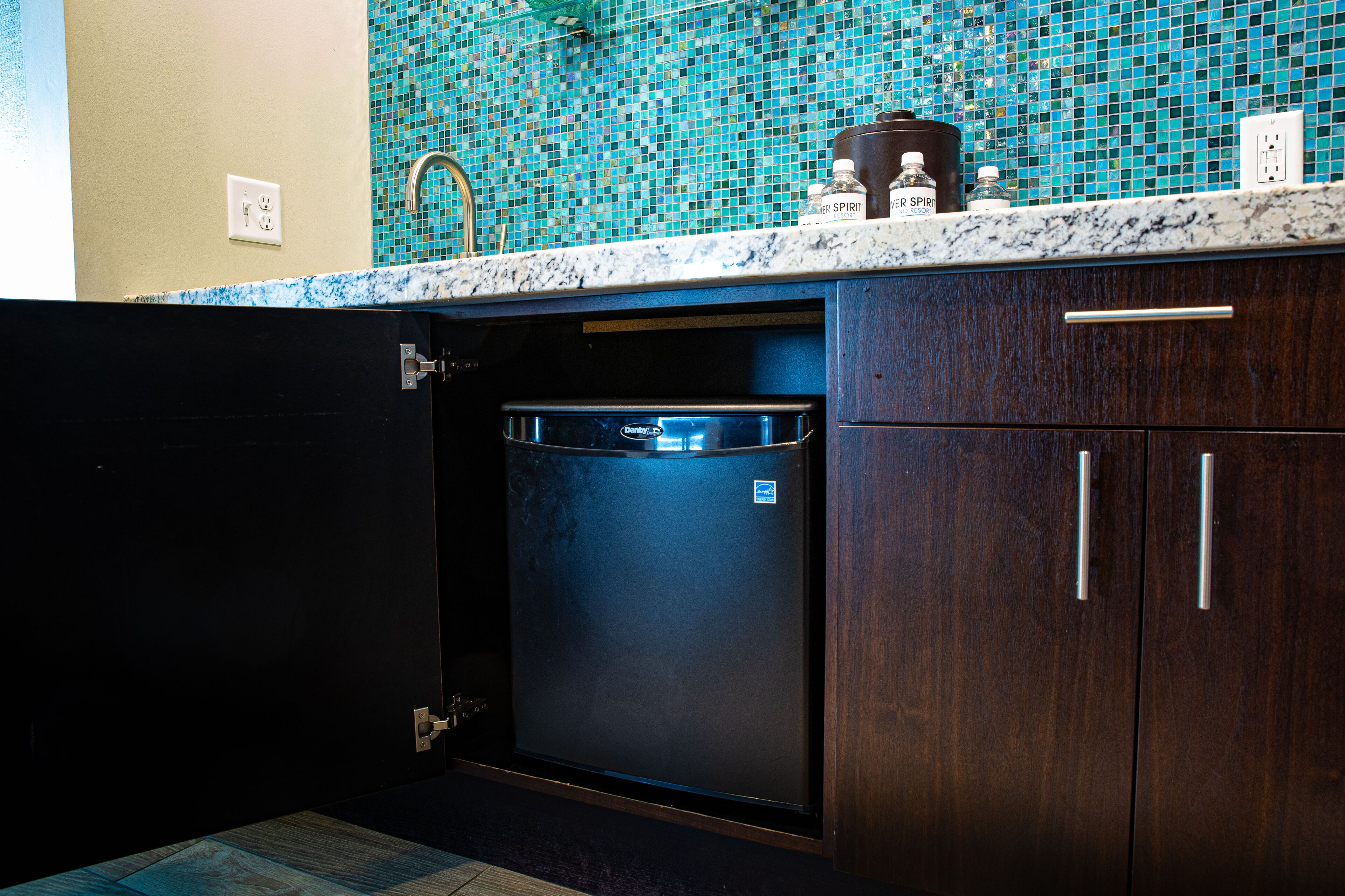 signature suite, 1 king bed | mini fridge