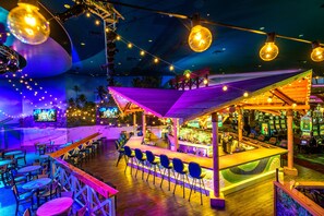 2 bars/lounges, swim-up bar, poolside bar