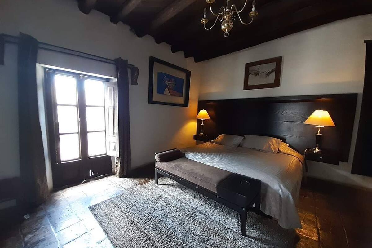 Deluxe-Suite, 1 King-Bett | Schreibtisch, Bügeleisen/Bügelbrett, kostenloses WLAN