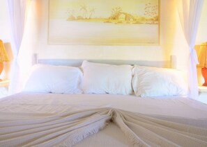 Premium bedding, memory-foam beds, minibar, individually decorated - Peninsula Beach Club Hotel (Maraú)