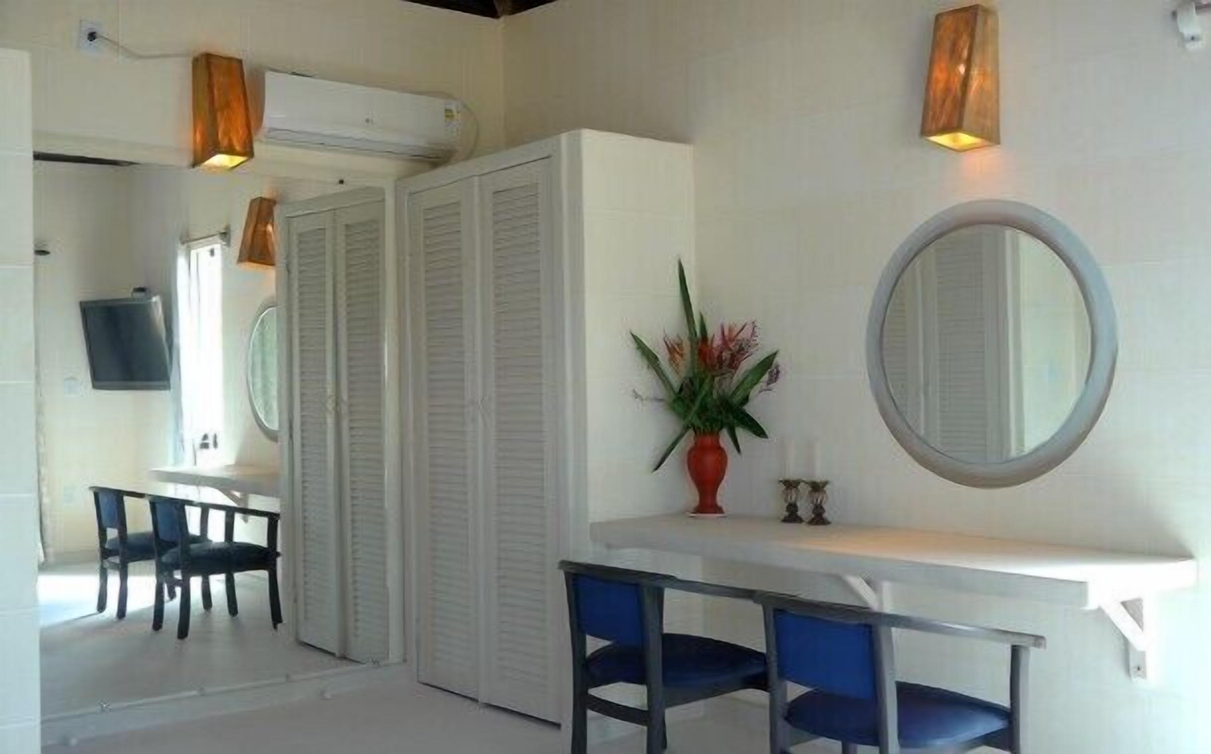 deluxe suite | living area | led tv, dvd player