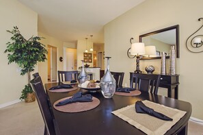 公寓客房, 3 間臥室, 湖畔 | 房內用餐區