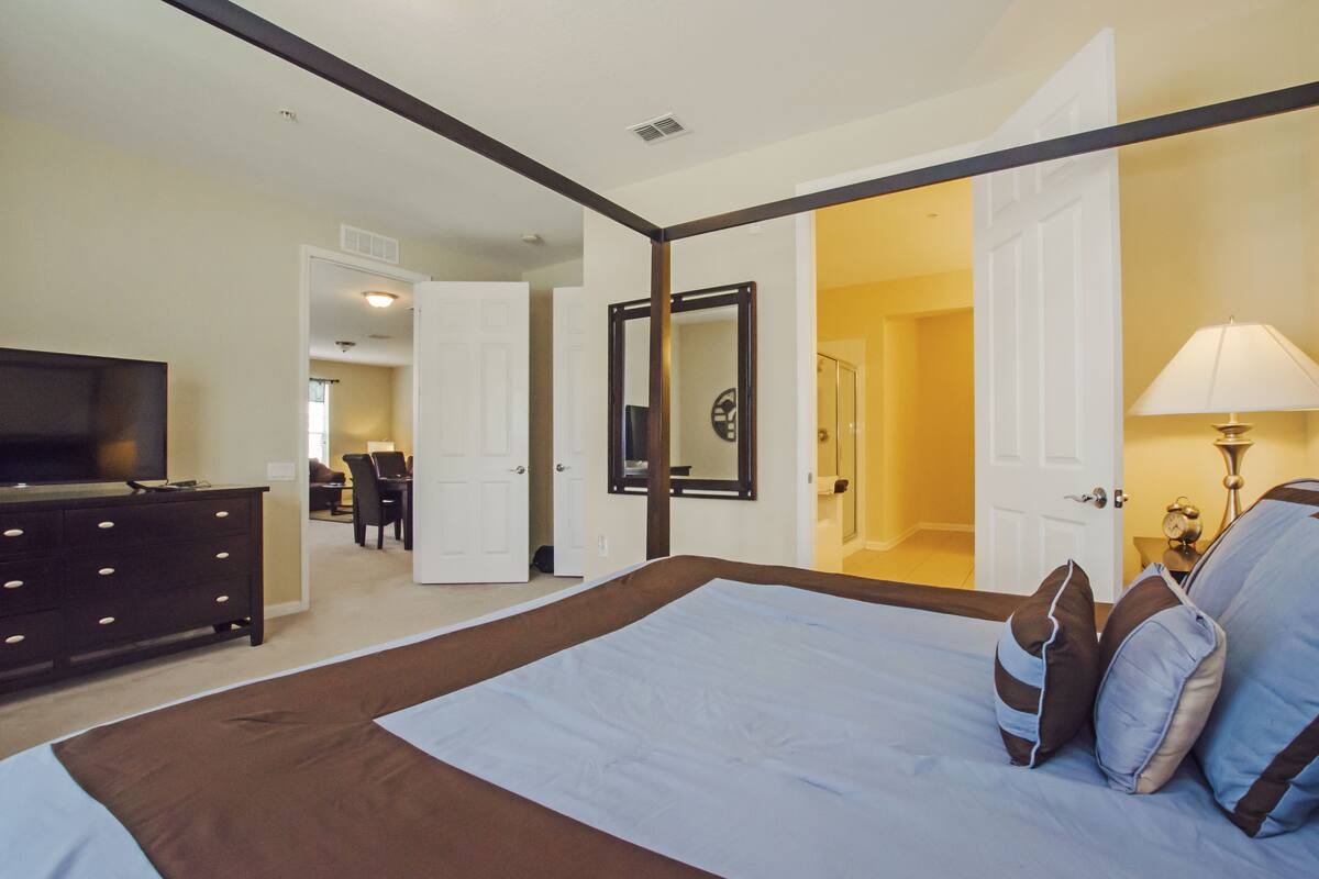 Condo, 3 Bedrooms, Lakeside