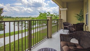 Appart'hôtel, 3 chambres, en bord de lac | Balcon