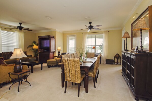 Living area - 3BD 2BA Condo Sleeps 8 Platinum RVC30423 (Orlando)