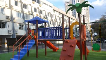 Área de juegos infantiles al aire libre