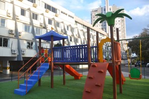 Children’s play area – outdoor