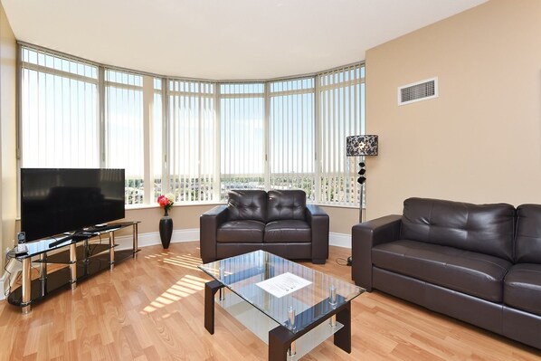 Premium Apartment, 2 Bedrooms, City View, Tower | Living room