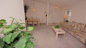 Living area - Eric s Clear Creek Villa 4 Bedroom IPG Florida (Clermont)