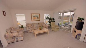 Living area - Eric s Clear Creek Villa 4 Bedroom IPG Florida (Clermont)